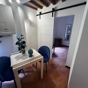 https://vicolo-17.it-tuscanyhotel.com